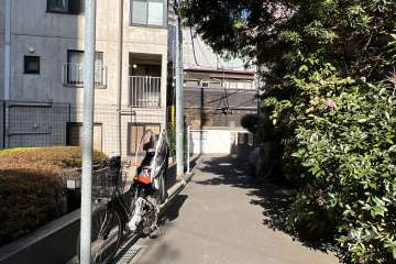 敷地南東側の前面道路