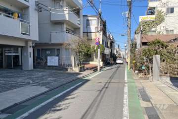 敷地北東側の前面道路