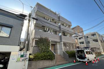 スカイコート早稲田第５の外観（東側から）