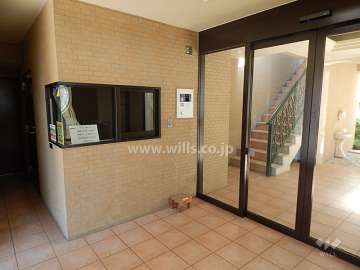 エントランスはオートロック付き