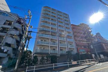 グローリオ新宿夏目坂の外観（北東側から）