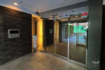 エントランスはオートロック付きです。