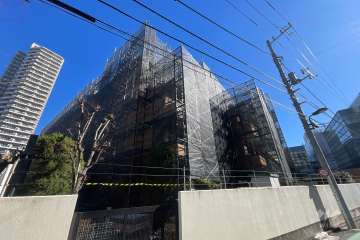 ライオンズマンション新宿原町の外観（南西側から）