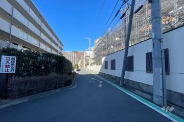 敷地南西側の前面道路