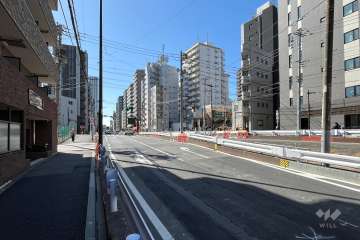 敷地の東側前面道路（北側から）