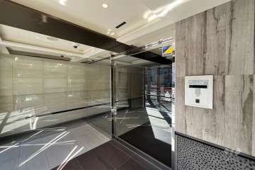 エントランスはオートロック付きです。