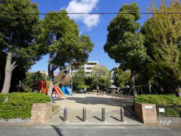 敷地の南西側には『下園公園』があります。