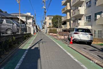 敷地南西の側前面道路（南東側から）