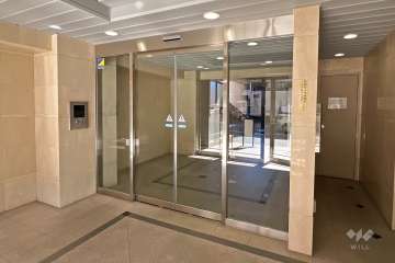 エントランスはオートロック付きです。