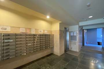 エントランスはオートロック付きです。