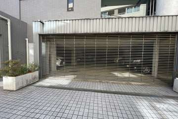 駐車場の出入り口（リングシャッター付き）