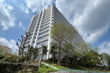 戸山ハイツ27号棟の外観（南東側から）