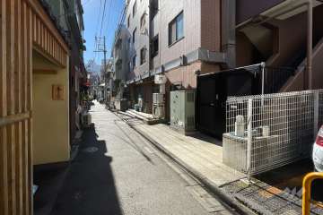 敷地東側の前面道路