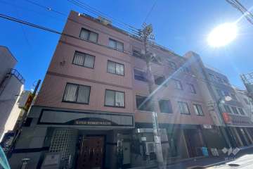 カインドステージ四谷三丁目の外観（北西側から）