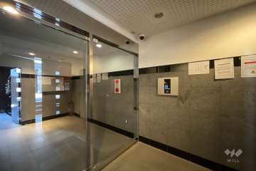 エントランスはオートロック付きです。