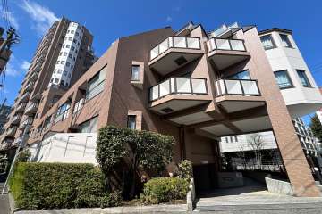 フリーディオ四谷三丁目の外観（南側から）