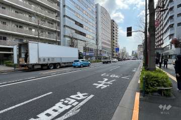 敷地の東側前面道路（北側から）