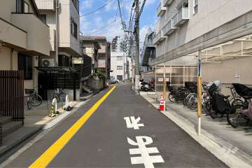 敷地の西側前面道路（南側から）