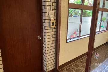 エントランスはオートロック付きです。