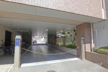 駐車場の出入口（リングシャッター付き）