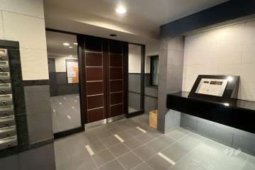 エントランスはオートロック付きです。