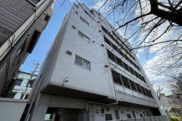 マンション小滝橋の外観（北西側から）