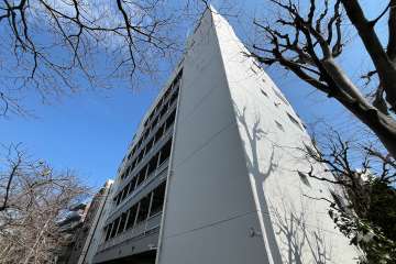 マンション小滝橋の外観（南西側から）