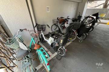 屋内に設けられた駐輪場
