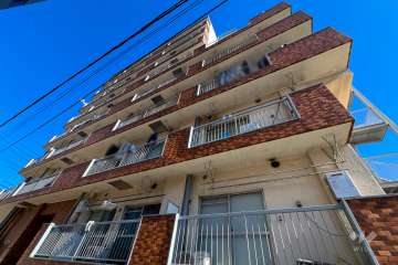 ライオンズマンション高田馬場の外観（南西側から）