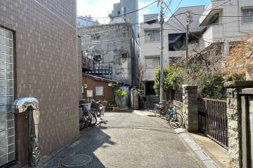 敷地北側の前面道路