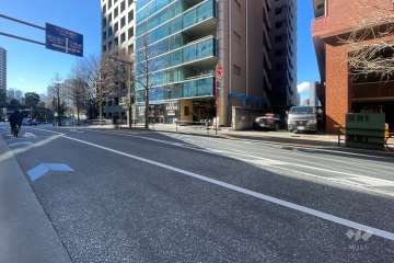 敷地西側の前面道路　
