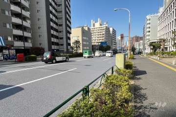 敷地南東側の前面道路