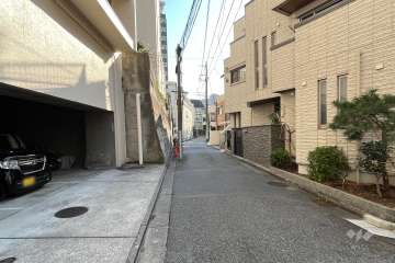 敷地北西側の前面道路