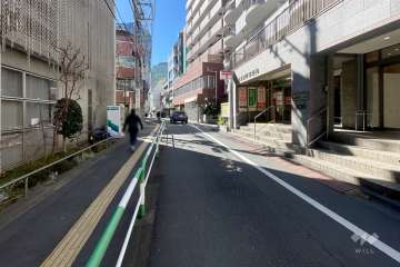 敷地南東側の前面道路