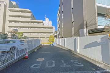 敷地内駐車場（屋外平面式）の出入り口