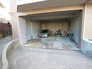 敷地内駐車場（屋内平面式）