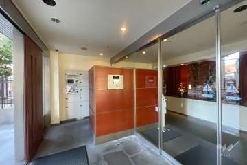 エントランスはオートロック付きです。