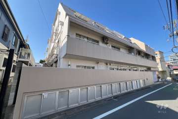 エスカイア高田馬場の外観（東側から）