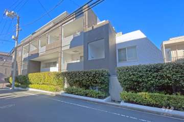 アクティス高田馬場４丁目の外観（東側から）