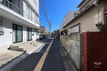 敷地南側の前面道路