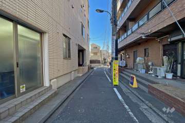 敷地南側の前面道路(東側から)