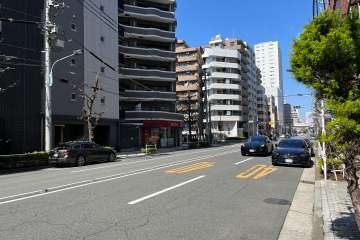 敷地の東側前面道路（南側から）