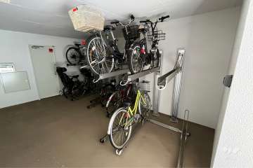 屋内に設けられた駐輪場