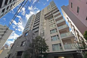 プレミスト新宿山吹の外観（東側から）
