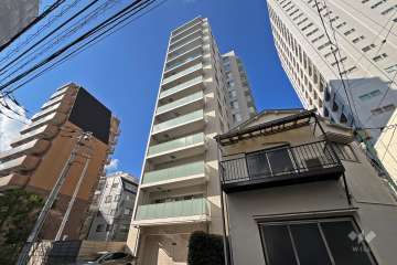 プレミスト新宿山吹の外観（南東側から）