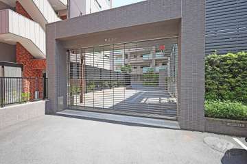 駐車場の出入り口（リングシャッター付き）