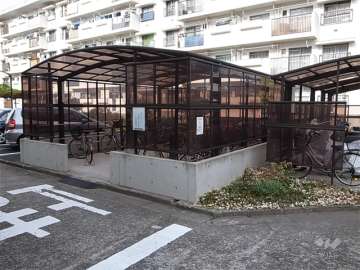 屋根付きの駐輪場