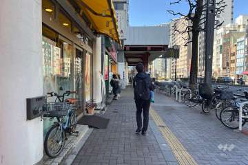 敷地北側の前面道路（東側から）