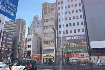 グランアビテ四谷三丁目ステーションフロントの外観（北西側から）