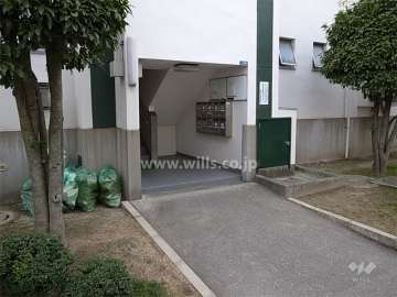 住戸入り口と共用ポスト